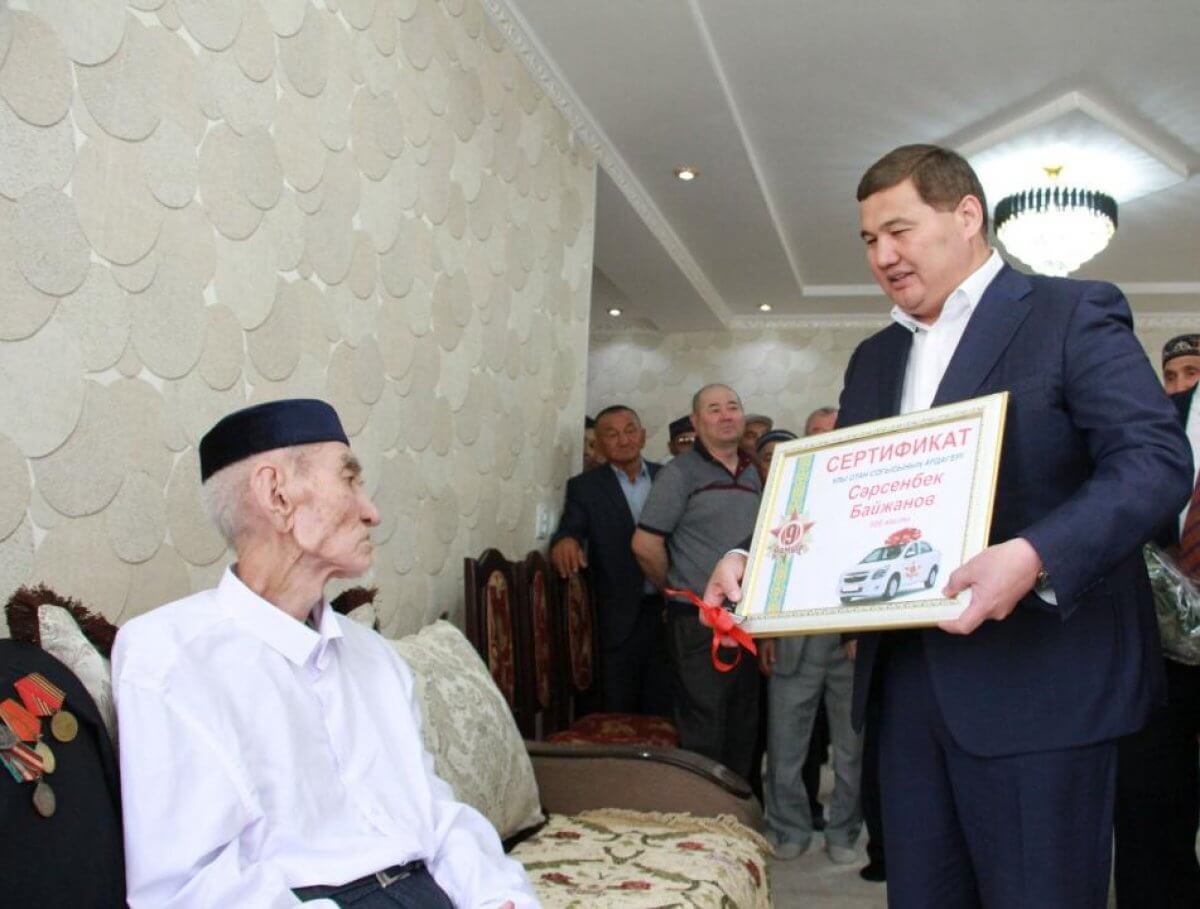 Автомобиль подарили 100-летнему ветерану-фронтовику в Кызылординской области