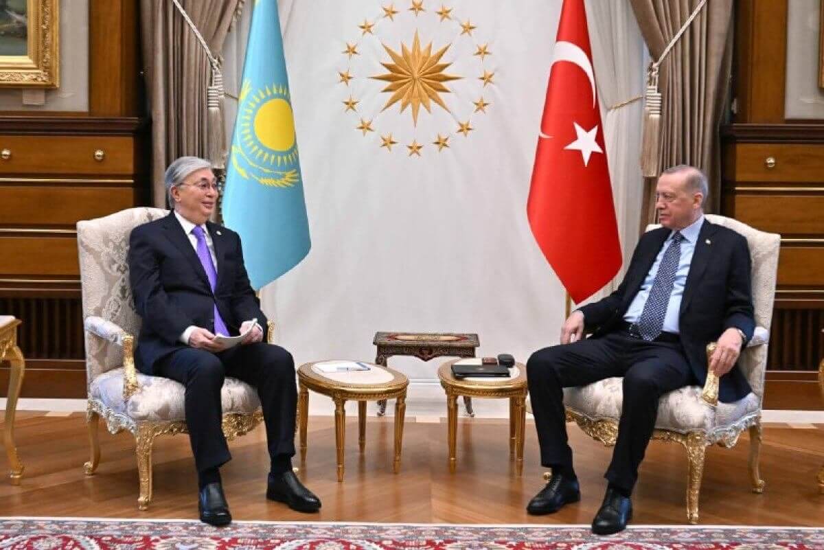 Токаев поздравил Эрдогана с победой в первом туре президентских выборов