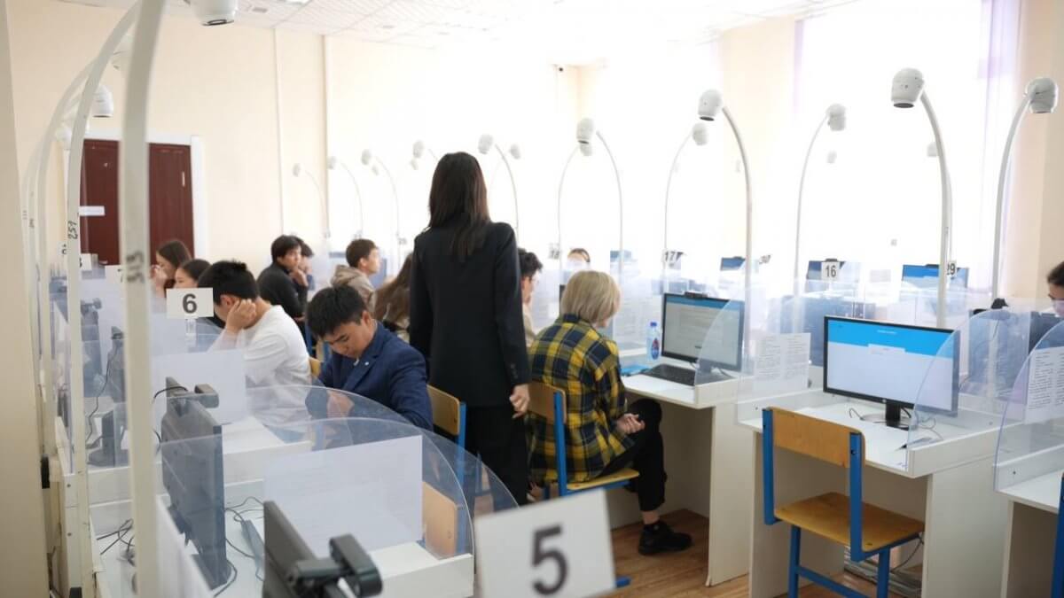 Более 300 тысяч заявлений приняли на основное ЕНТ