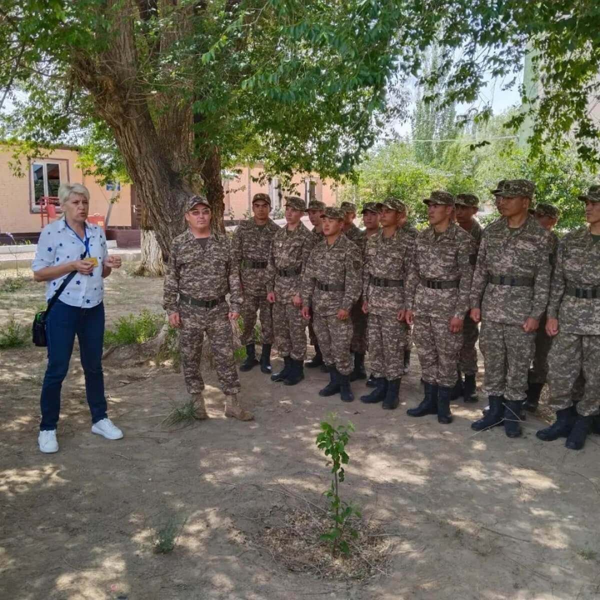 Представитель комитета "Сердца матерей" посетила воинскую часть в Жаркенте
