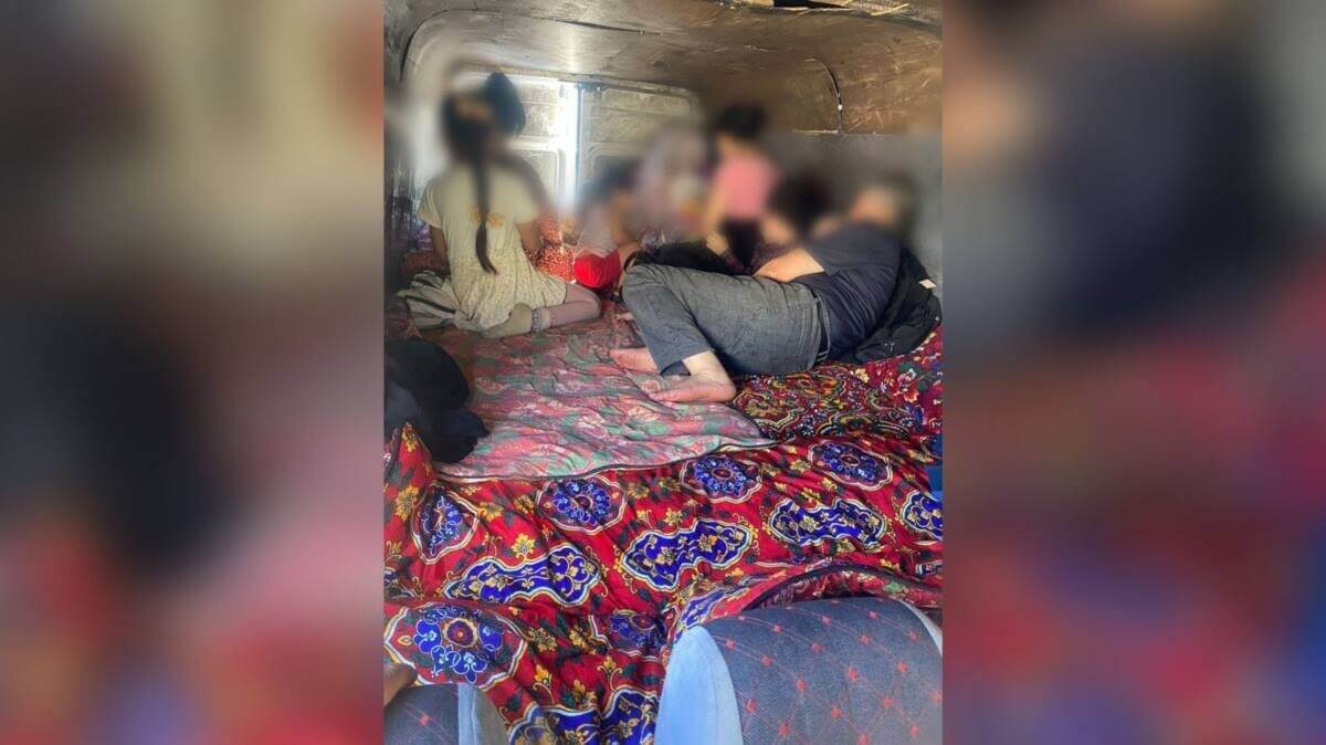 "Газель" с топчаном и мигрантами остановили в Жамбылской области