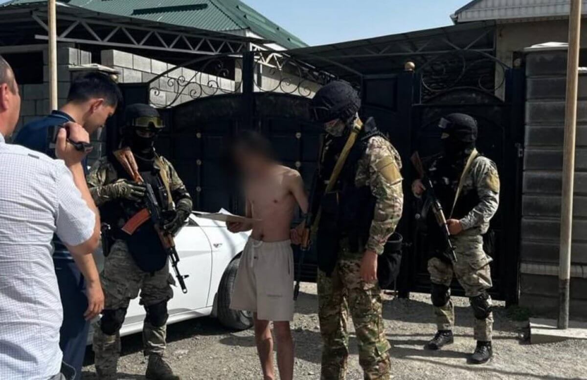 Полицейские совместно с КНБ задержали наркоторговца в Жетысу