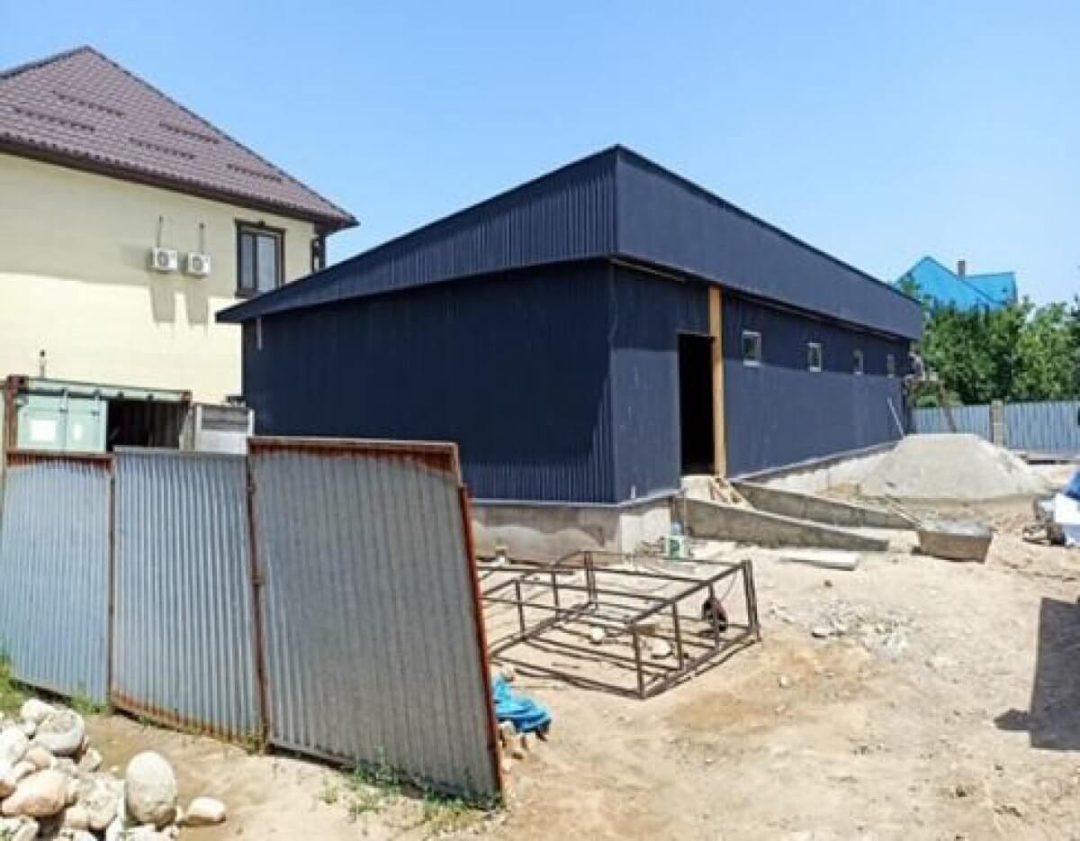 Незаконно строящийся магазин снесли в Алматы