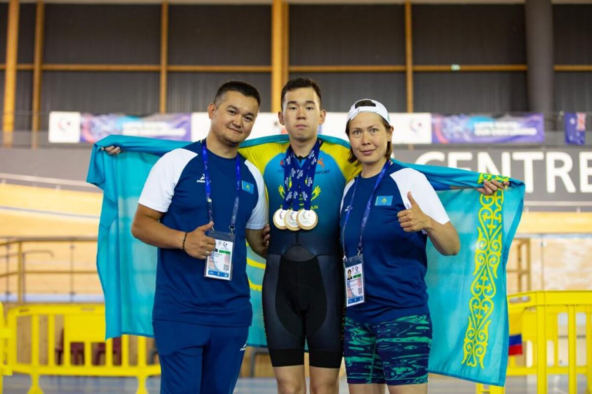 Четыре медали завоевали казахстанские спортсмены с аутизмом во Франции