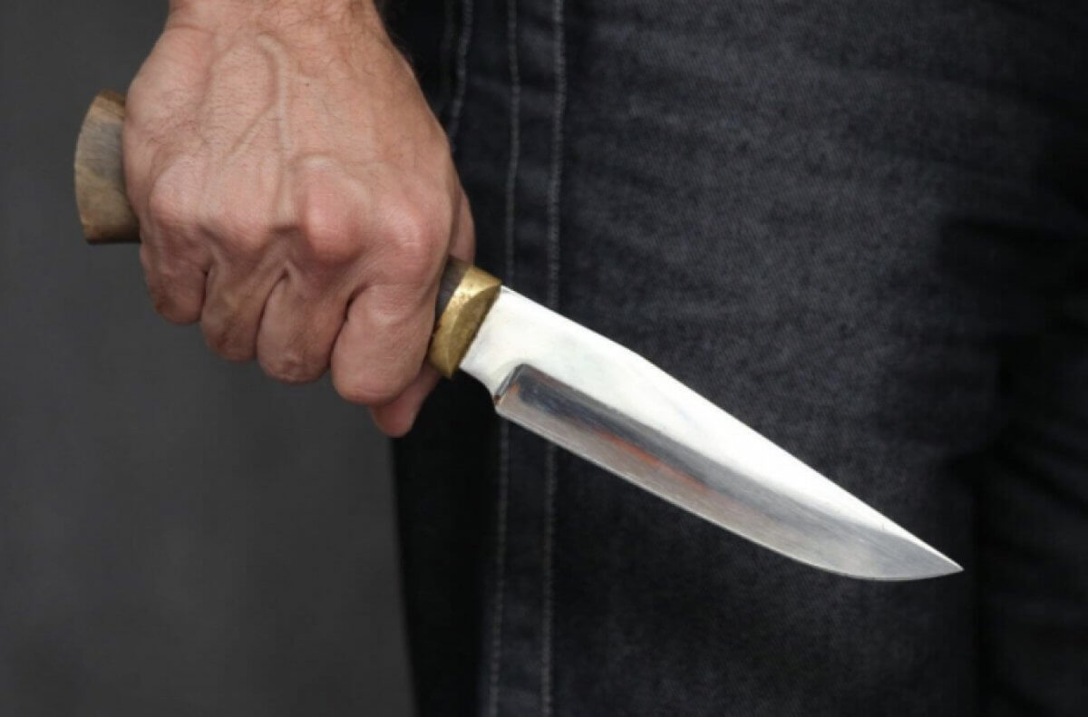 Мужчину с инвалидностью зарезали из-за двух миллионов тенге в Алматинской области