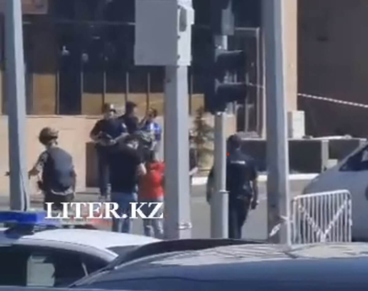 Полиция задержала вооруженного захватчика банка в Астане
