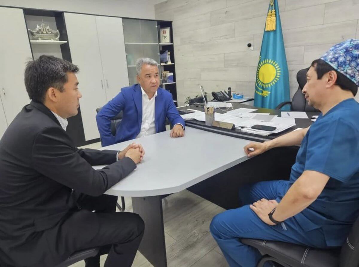 Ураганный ветер снес детскую площадку в Караганде: что известно о состоянии детей