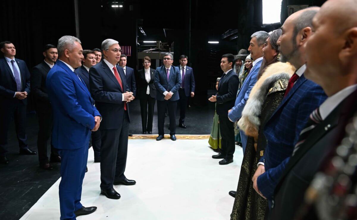 Токаев присвоил статус "национальный" столичному театру