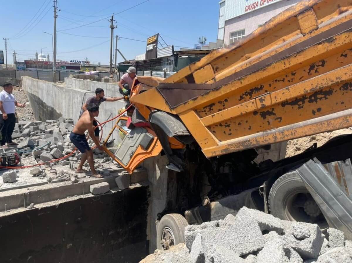 Мужчину зажало в собственном автомобиле в Шымкенте