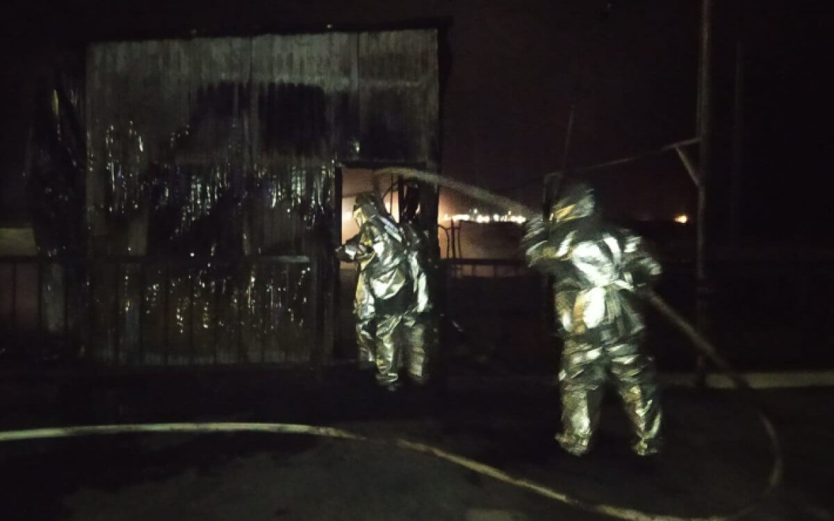 Газовоз загорелся на заправке в Актюбинской области