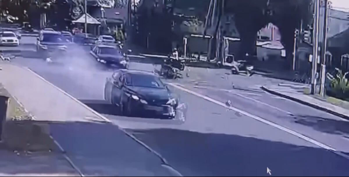 Подростка на скутере сбил автомобиль в Талдыкоргане (ВИДЕО)