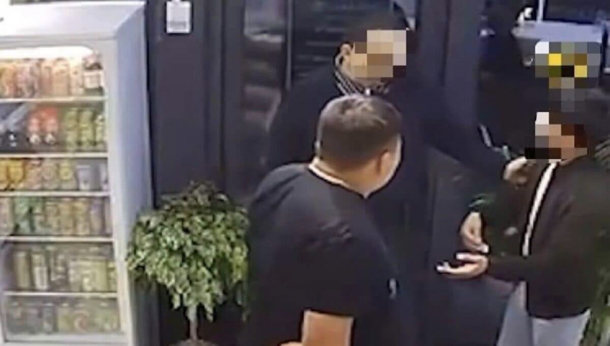 Скандал в цветочном магазине Шымкентa: известна личность второго мужчины