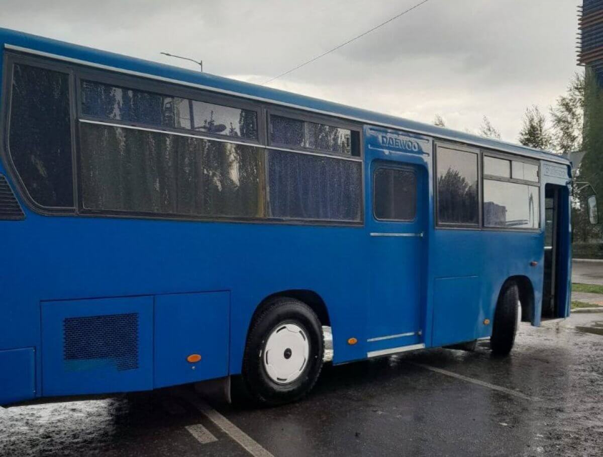 Автобус врезался в легковушку в Актобе: женщина погибла