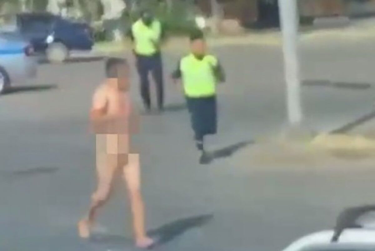 По уральскому городу разгуливал абсолютно голый мужчина - 18 августа - altaifish.ru