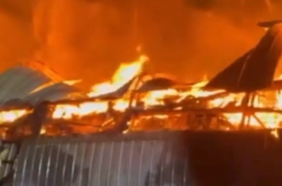 Пожар в алматы сегодня ночью. В Алматы пожар 213.