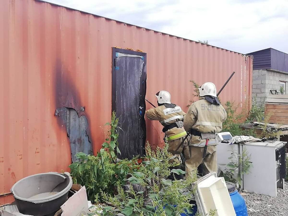 Собака погибла при пожаре в приюте Усть-Каменогорска