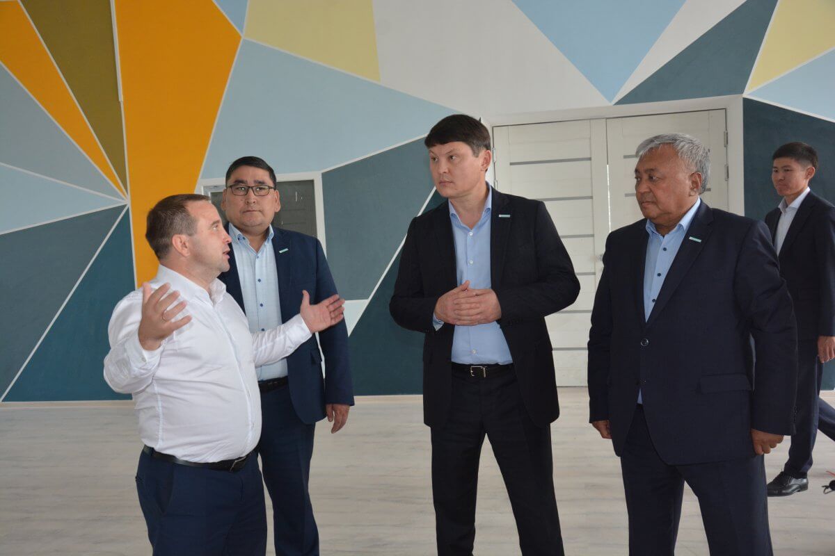 Многопрофильную больницу на 200 коек построили в Караганде