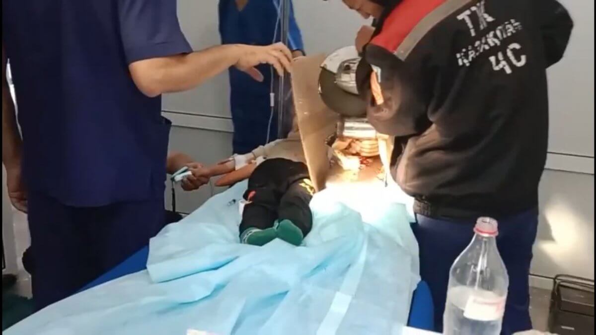 У трехлетнего малыша застряла рука в мясорубке в Шымкенте