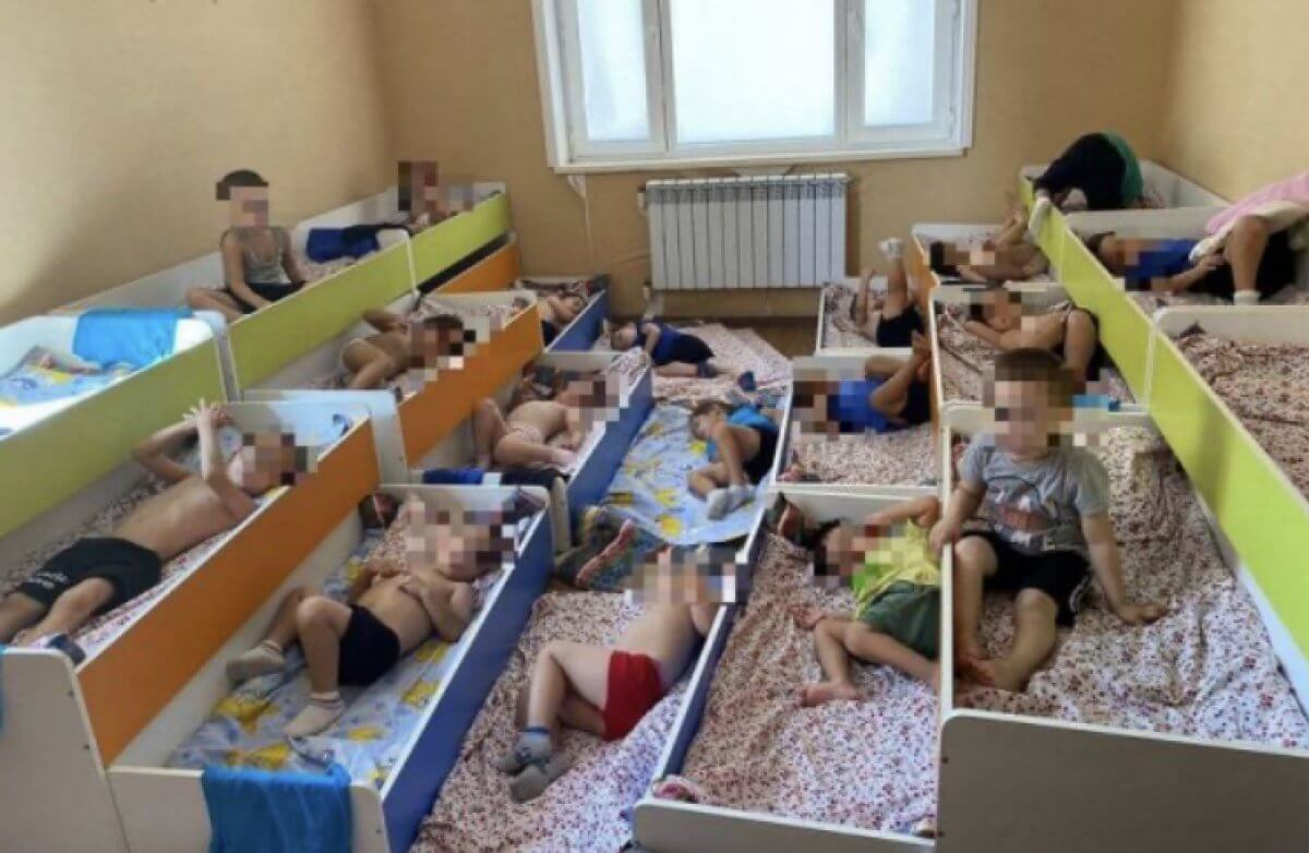 Спящие на полу малыши: что говорят в акимате Актау