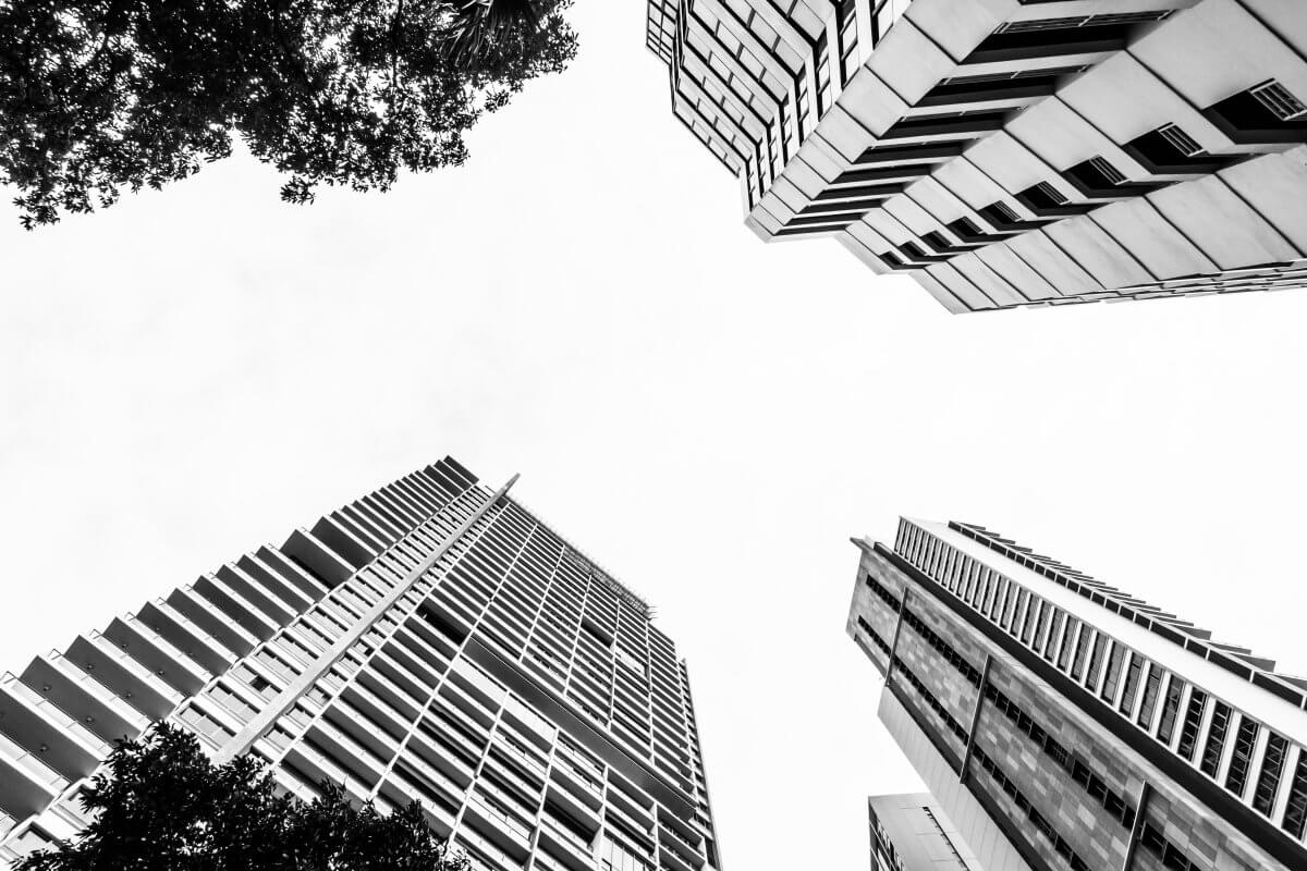 Казахстанец упал с крыши 18 этажа в Южной Корее