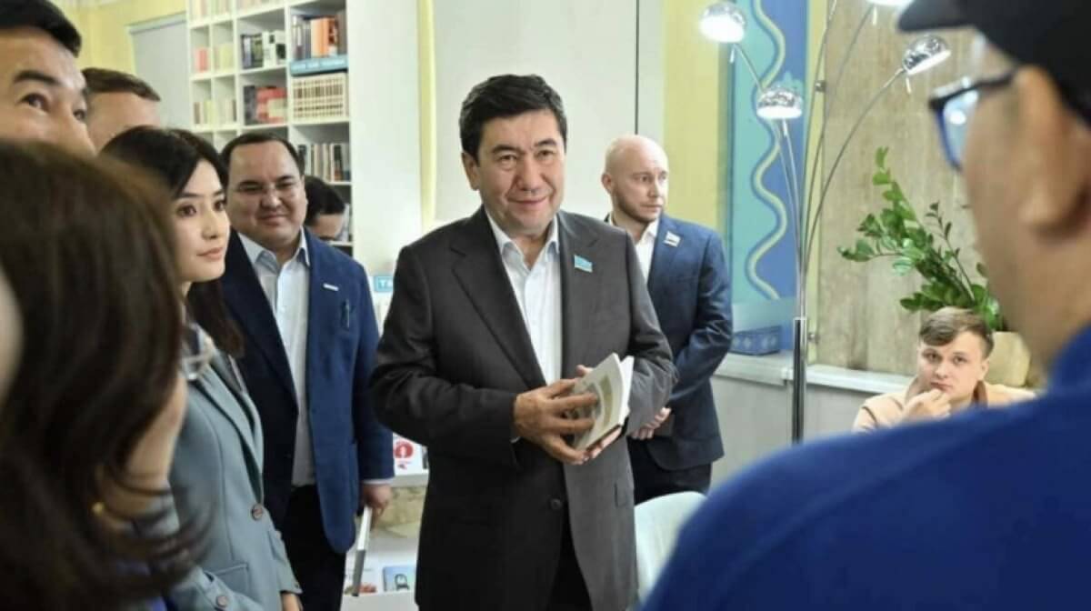 Вернуть культ книги: новый проект запустила партия AMANAT