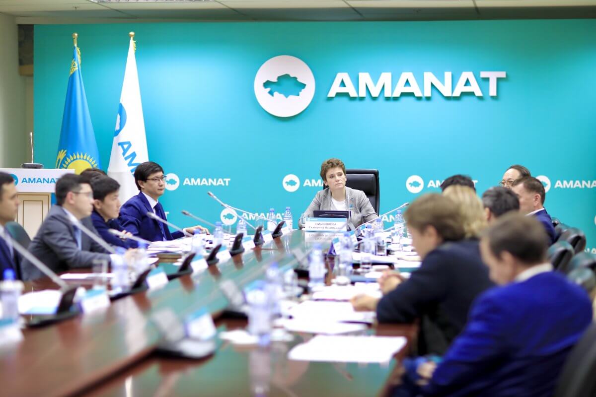 Аманатовцы работают над правовым обеспечением реализации Послания президента