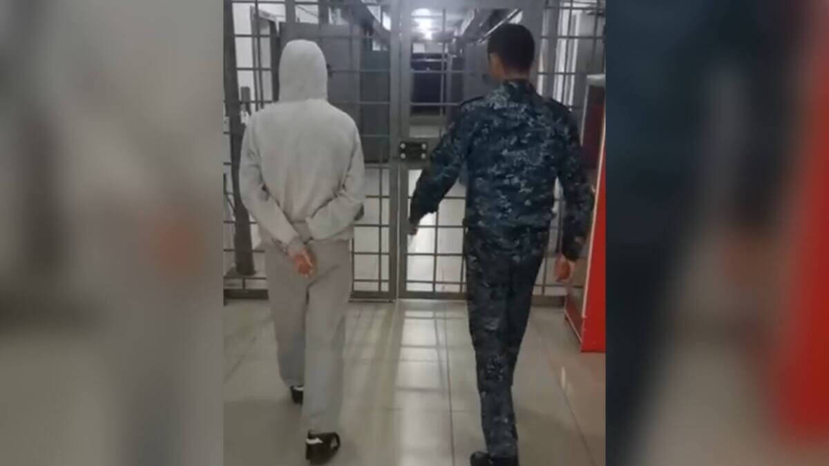 Угрожал ножом: сельчанин разорвал форму полицейского в Кызылординской области