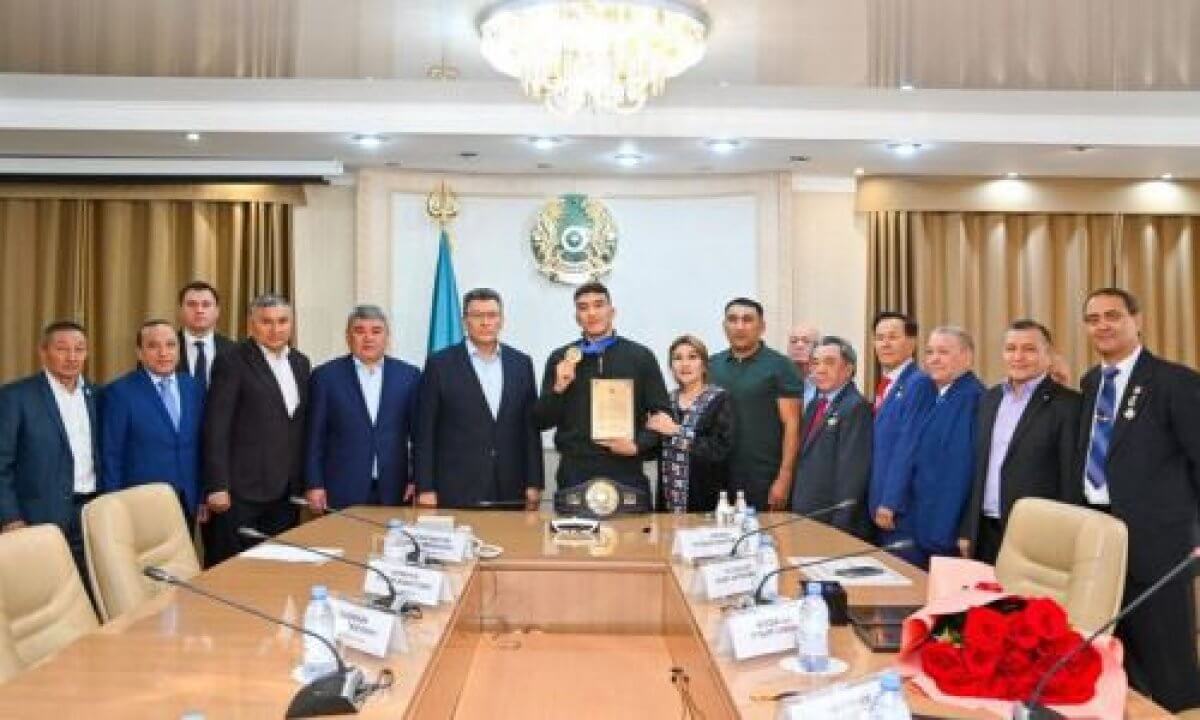 Премию на крупную сумму вручили чемпиону мира в СКО