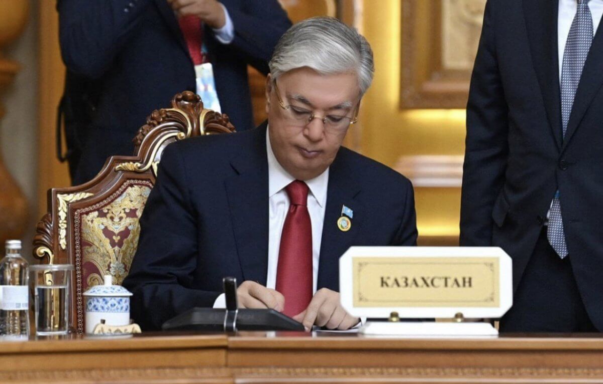 Токаев подписал закон о петициях
