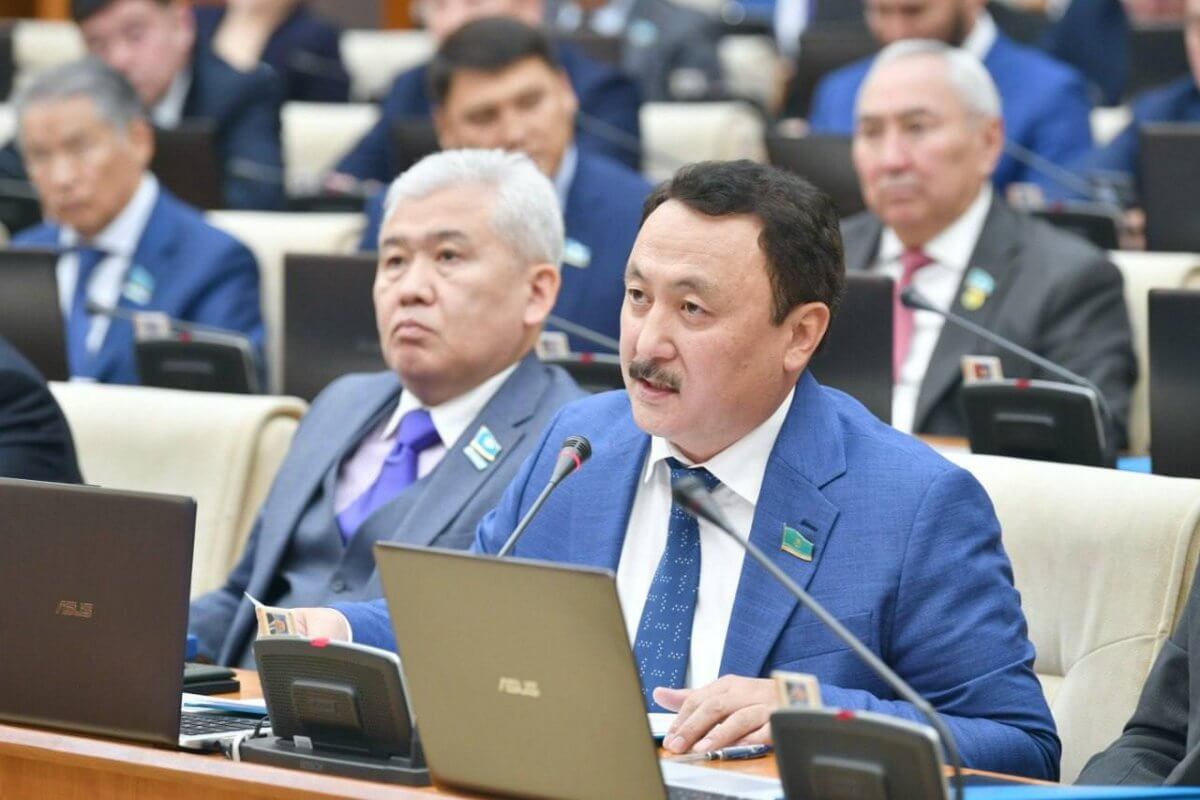 "Превращают наши традиции в харам": депутат призвал законодательно пресекать религиозные нападки