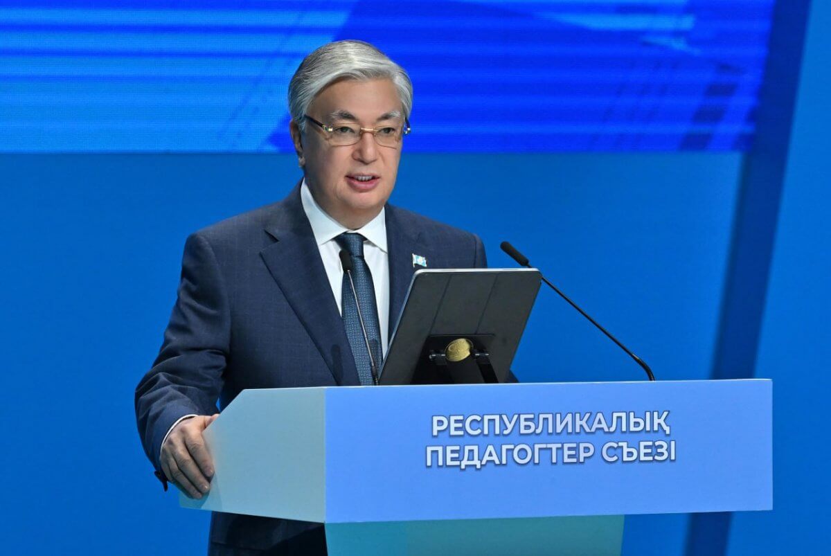 Токаев поздравил казахстанских учителей с профессиональным праздником