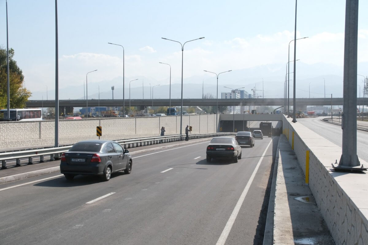 Проезд по тоннелю на Кульджинском тракте открыли в Алматы