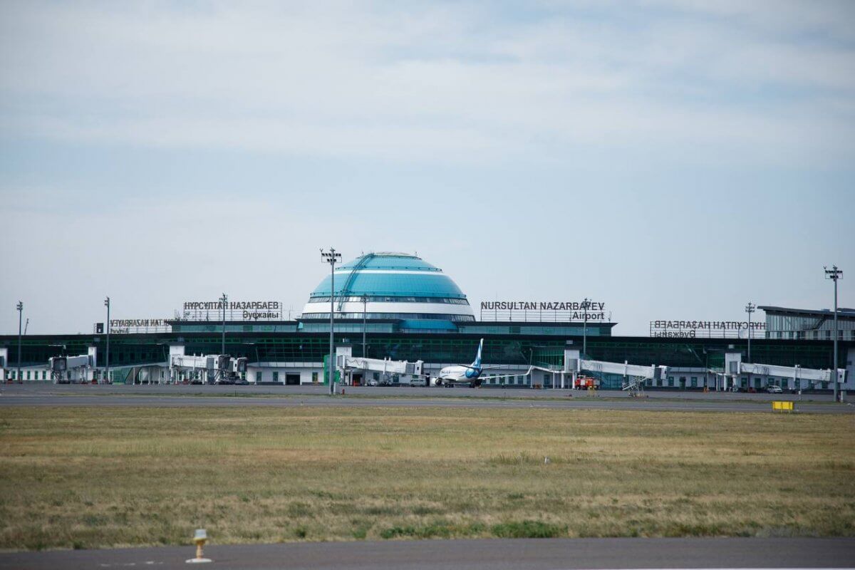 Сколько аэропортов в астане. Аэропорт Астана. Аэропорт Астана фото. Сувениры в аэропорту Астаны.