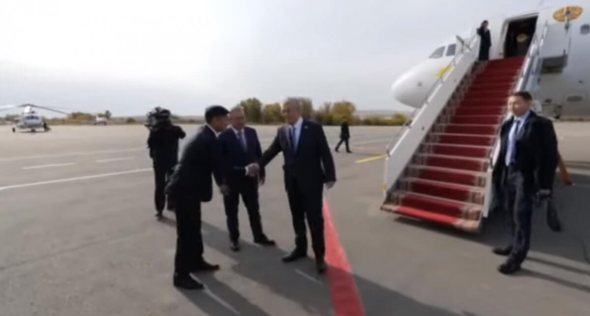 Токаев прибыл с рабочей поездкой в область Жетысу (ВИДЕО)