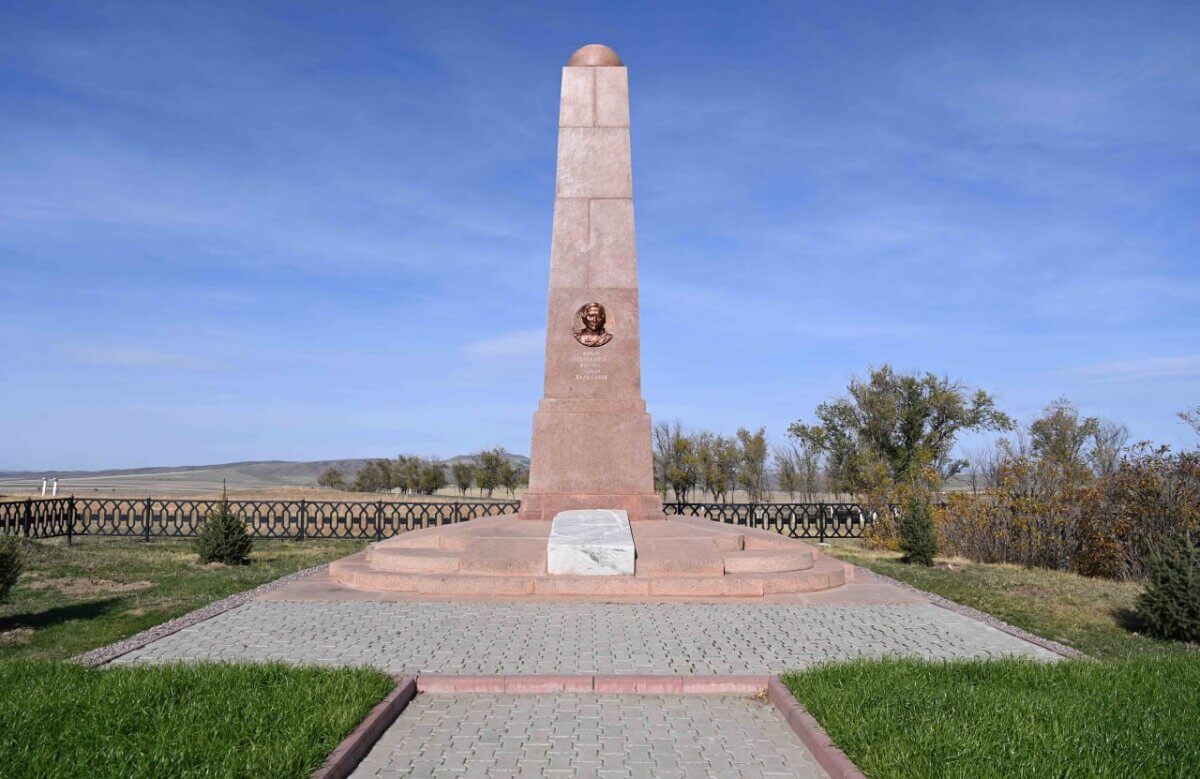 Токаев почтил память Шокана Уалиханова (ФОТО)