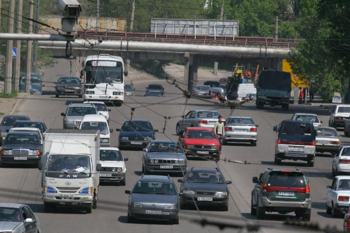 Движение по Бурундайскому шоссе временно ограничат в Алматы