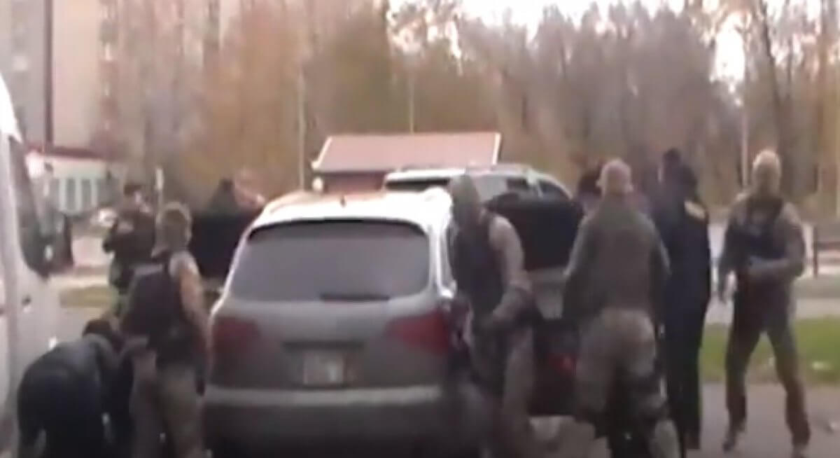 Угрожали семье: вымогатели заставили бизнесмена отдать им землю в ВКО (ВИДЕО)