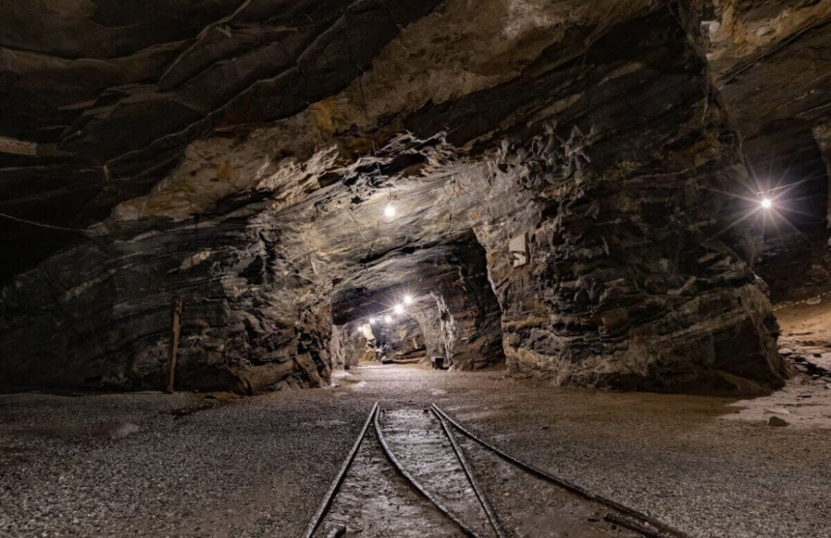 До 38 выросло число погибших на шахте Костенко горняков