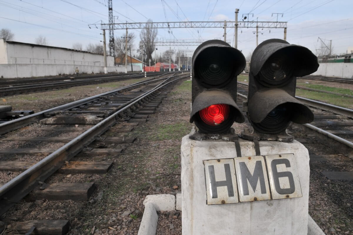 Тело мужчины нашли на железнодорожных путях в Караганде