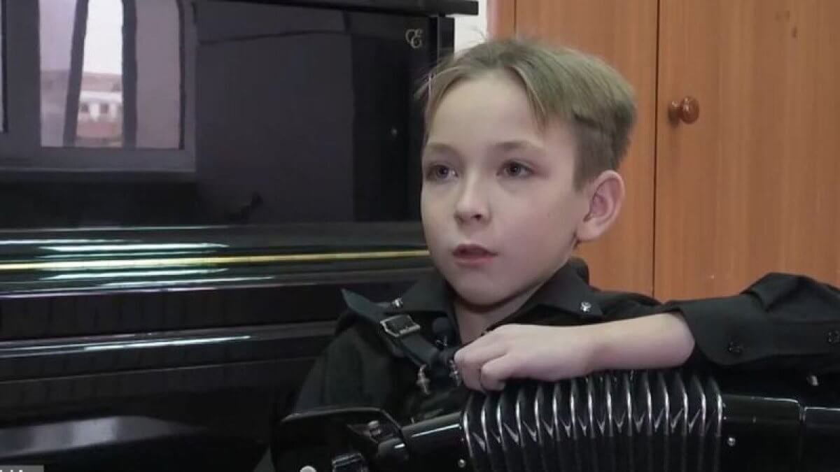 11-летний баянист из Казахстана выиграл "Трофей мира"