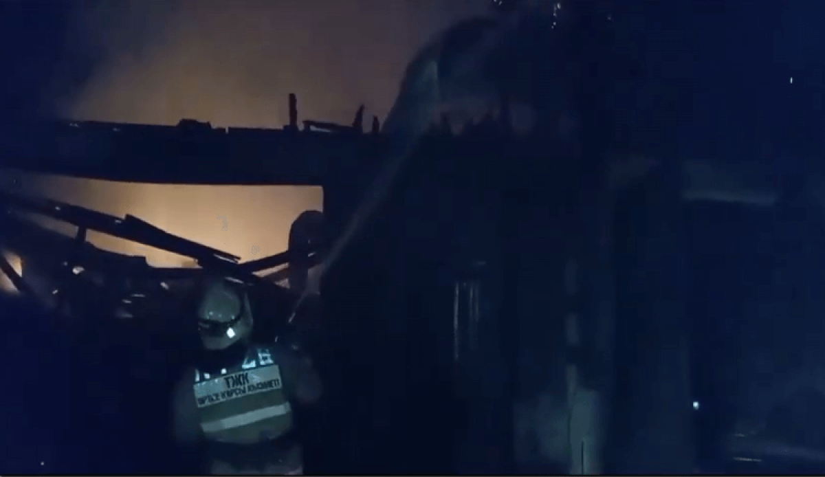 Урожай загорелся в гараже в Шемонаихе (ВИДЕО)