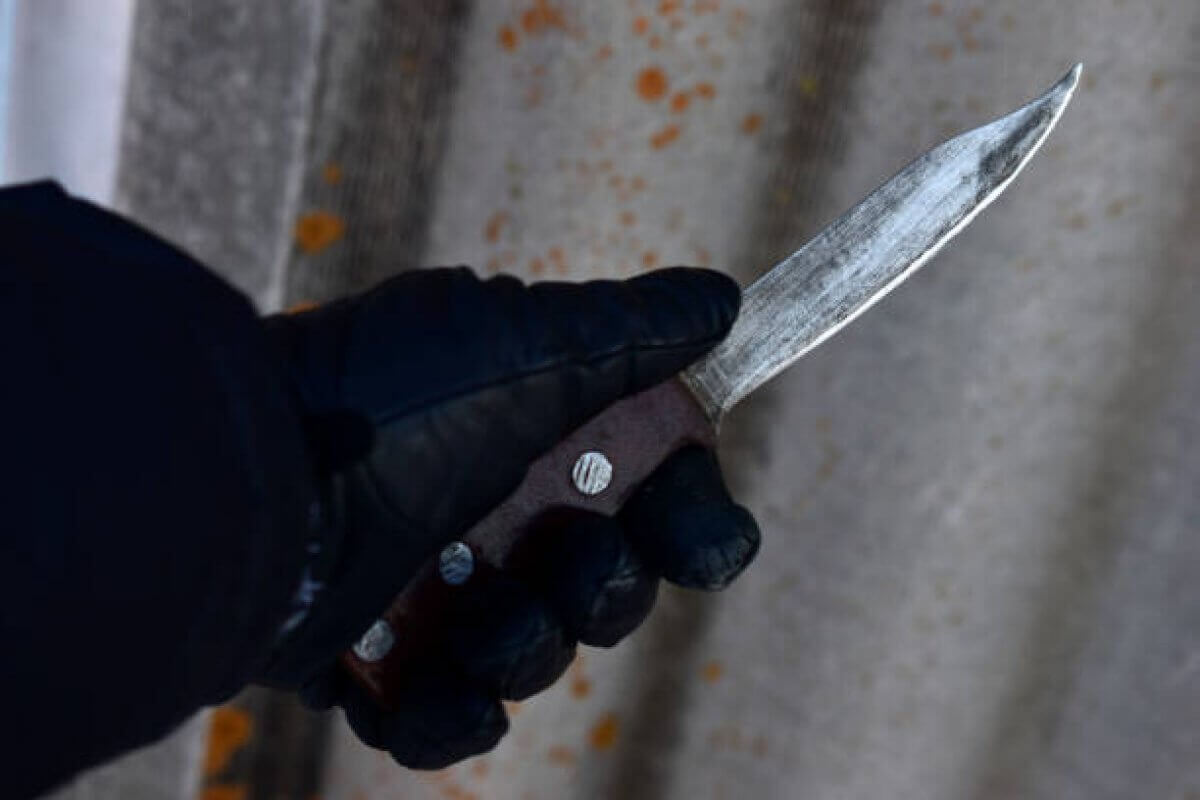 Отец зарезал двоих детей, приехавших к нему на выходные