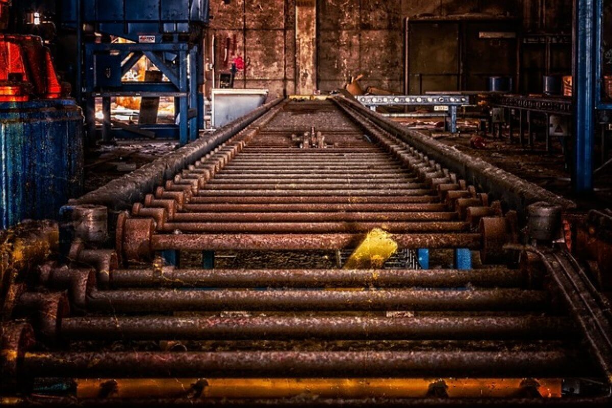 Женщину раздавило конвейером на фабрике в Жезказгане