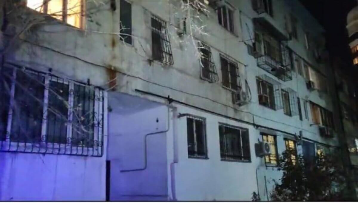 Ребенка из окна четвертого этажа выбросил родственник в Шымкенте