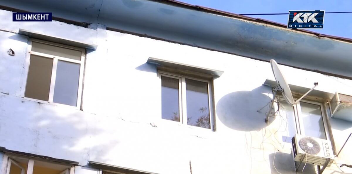 Выбросил ребенка из окна в Шымкенте: соседи рассказали подробности