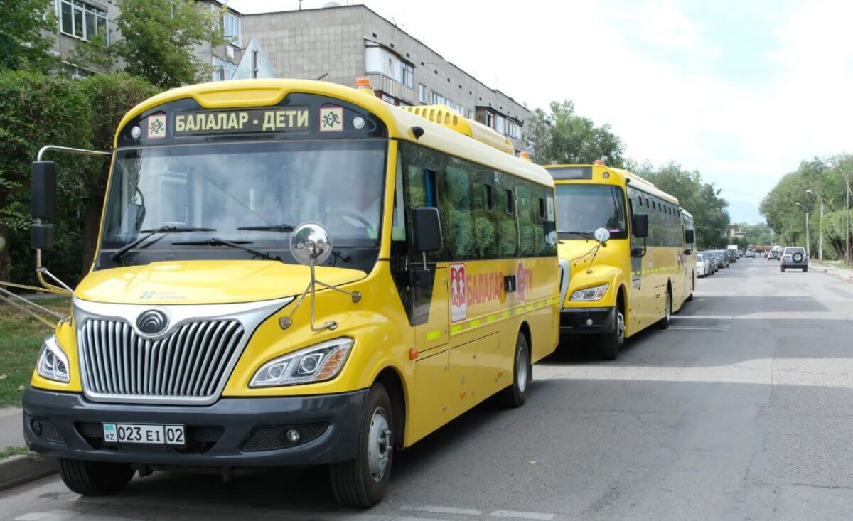 16 дополнительных школьных автобусов выделят одному из районов Алматы