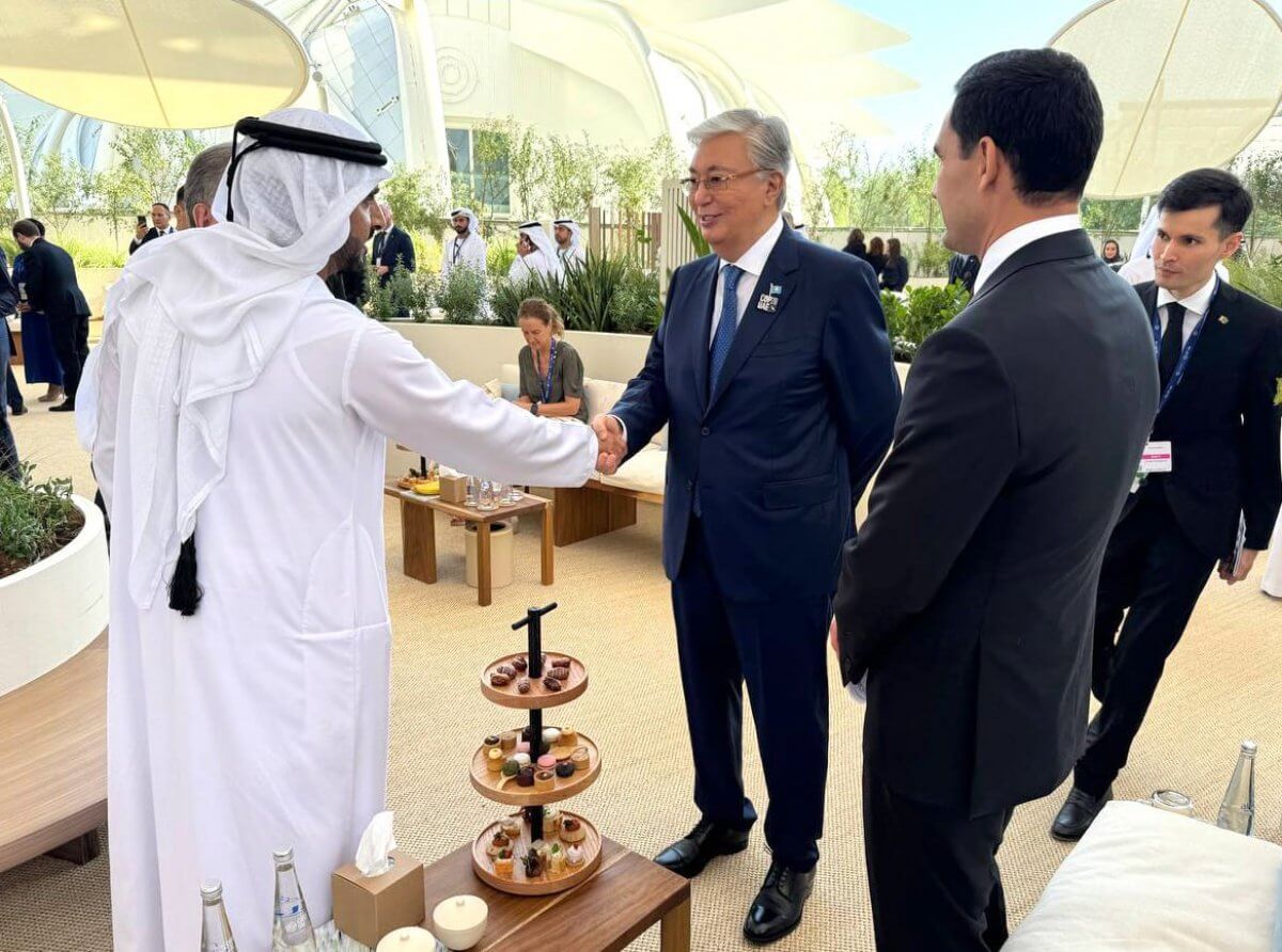 Как Токаев проводит время на полях саммита по климату в Дубае (ФОТО)