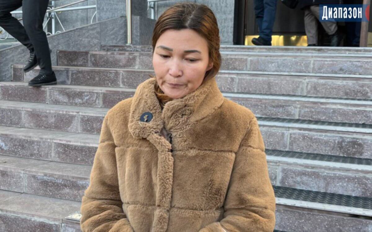 Школьную уборщицу уволили после встречи с акимом Актюбинской области