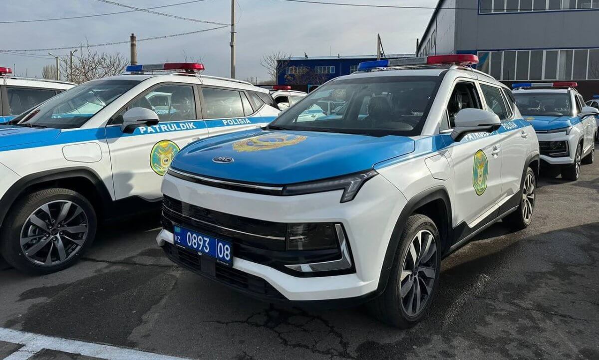 Жамбылские полицейские пересели на электромобили