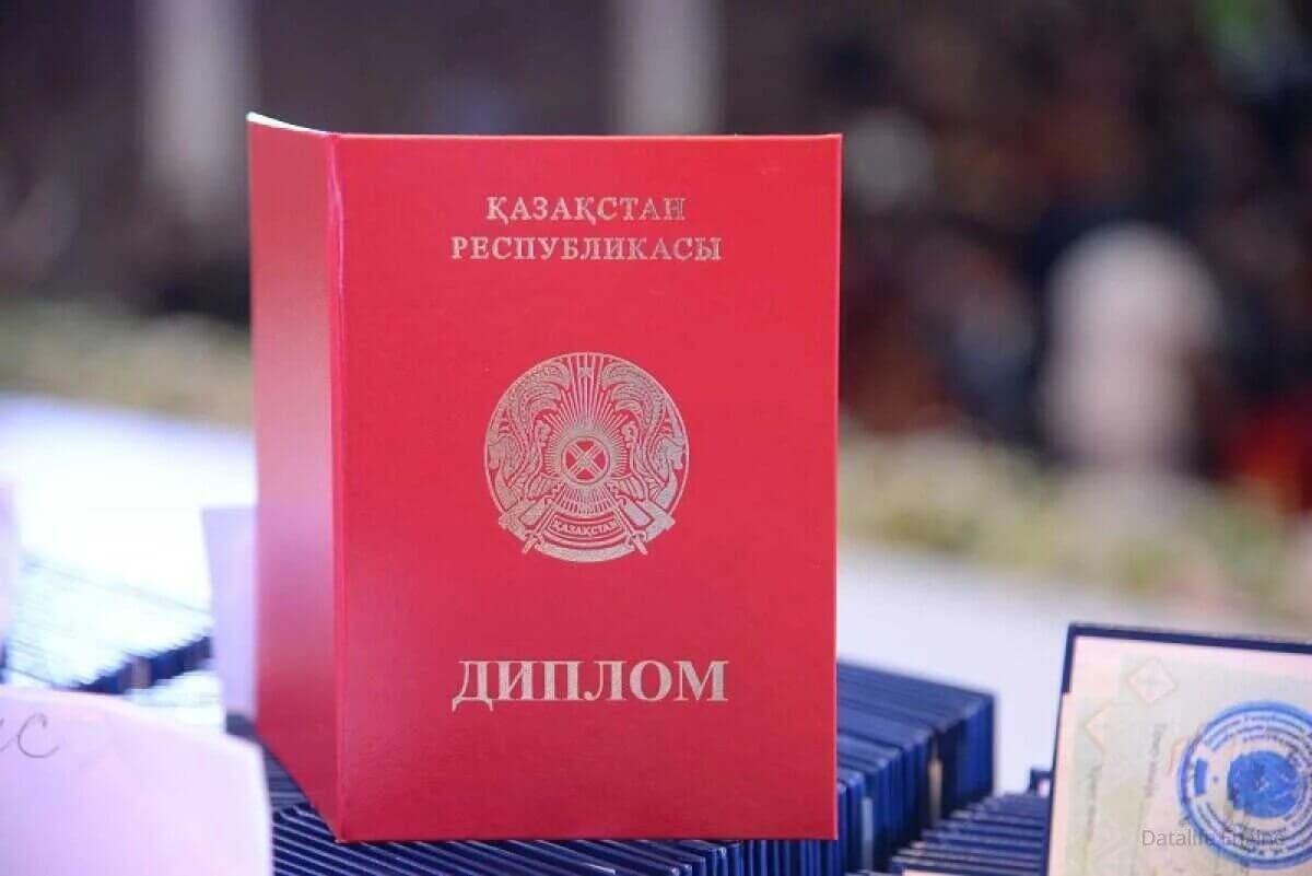 Мужчина с поддельным дипломом пытался устроиться в ДЧС Караганды